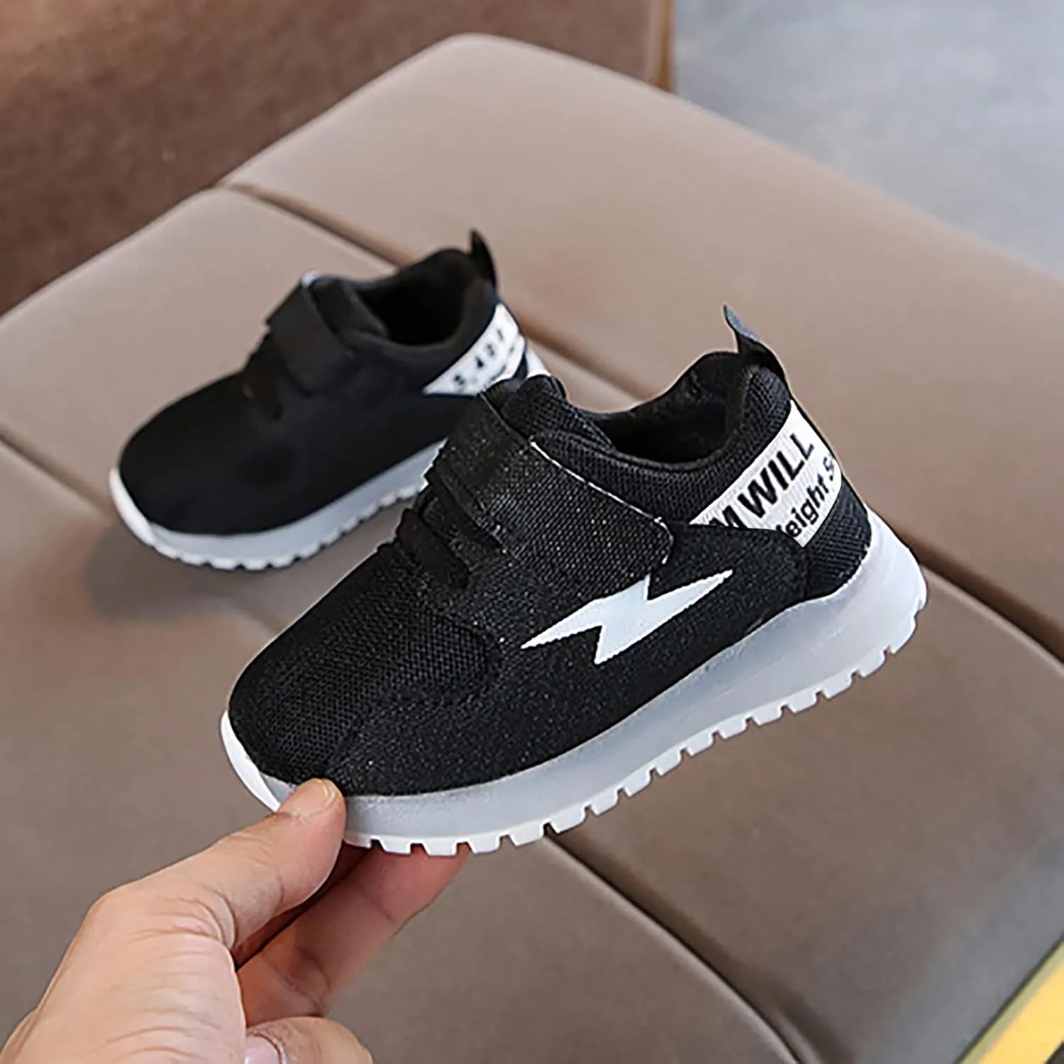 Sneakers for Girls Luminous Tennis Shoes Flashing Lightweight Breathable Hook and Loops Walking Mesh Adorable Outdoor Sport